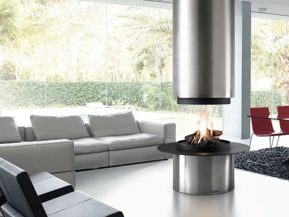 Fuoco centrale in living moderno
